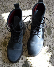 Load image into Gallery viewer, Unisex suede leather lace up boots in Blue/Grey
